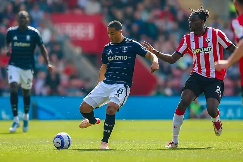 أستون فيلا يخسر أمام ساوثامبتون بثلاثية