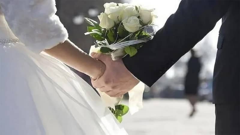 أغرب شرط زواج.. المهر باقة ورد والمؤخر حج بيت الله