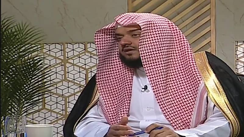 المطوع يوضح حكم الاستشفاء بكسوة الكعبة.. فيديو