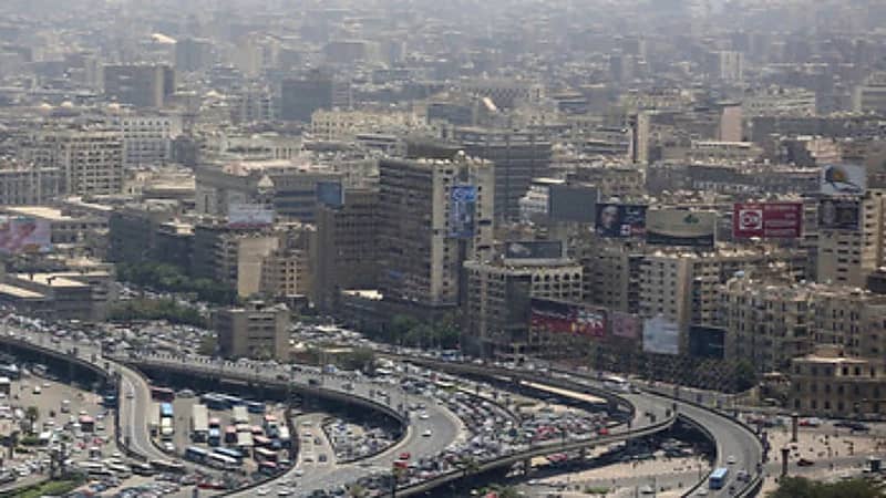 فيديو لشباب يرقصون نصف "عراة" يثير الجدل في مصر