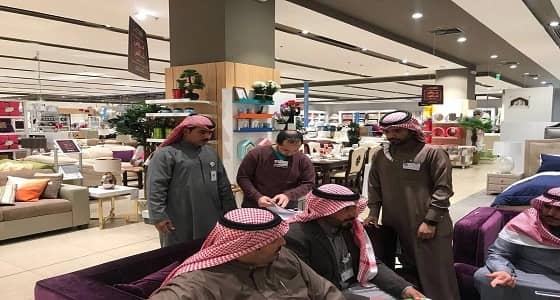 ضبط منشأتين مخالفتين لقرار تأنيث محلات المستلزمات النسائية بالجوف