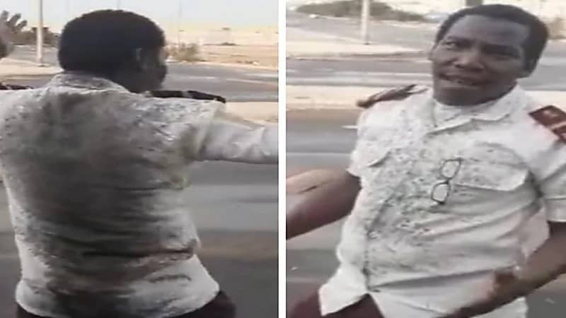 شاهد.. قائد مركبة يلطخ ملابس حارس أمن بالماء والطين  