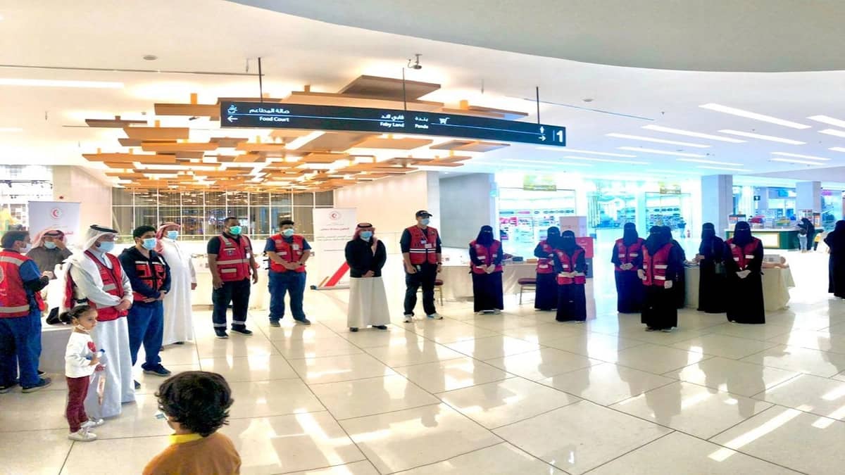 بالفيديو .. رصد تكدس عمالة في سوق الأسماك بالدمام