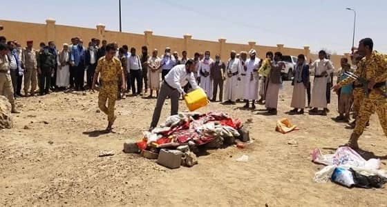 بالصور.. إتلاف كميات كبيرة من الحشيش قبل وصولها للحوثيين بمأرب