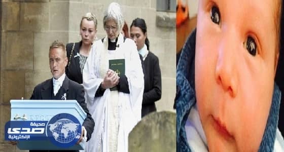 كلب ينهش جسد رضيع أمام والده المخمور