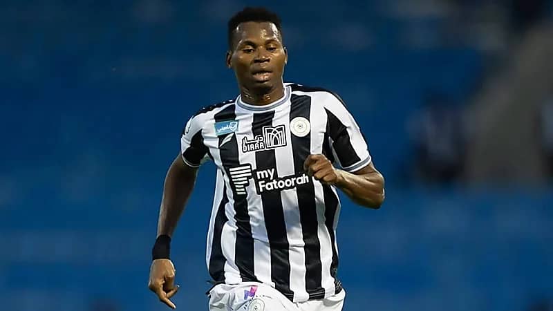 لانس الفرنسي مهتم بالتعاقد مع مهاجم الشباب