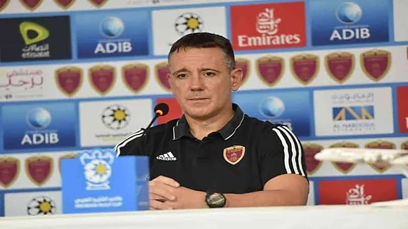 الوحدة الإماراتي يقيل مدربه فوك رازوفيتش