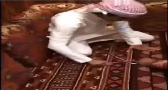 محامي يوضح عقوبة تعمد الأشخاص جرح أنفسهم للحصول على إجازة مرضية