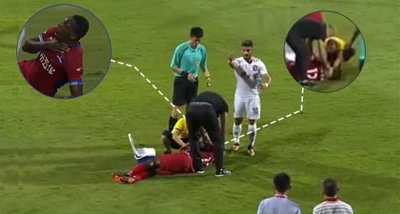 بالفيديو.. مدرب ينقذ لاعب من موت محقق في الملعب