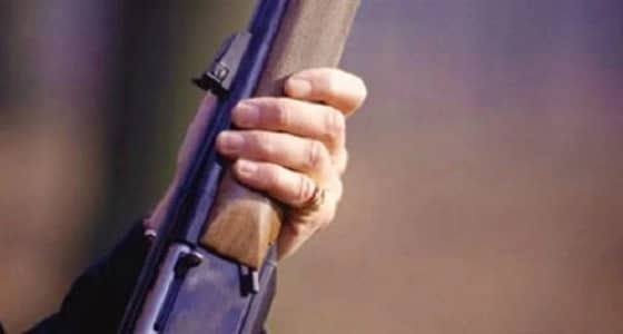 رجل يحتفل بشهر رمضان بإطلاق النار على نفسه