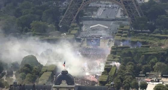 ملثمون يقتحمون الشانزلزيه بعد التتويج بالمونديال