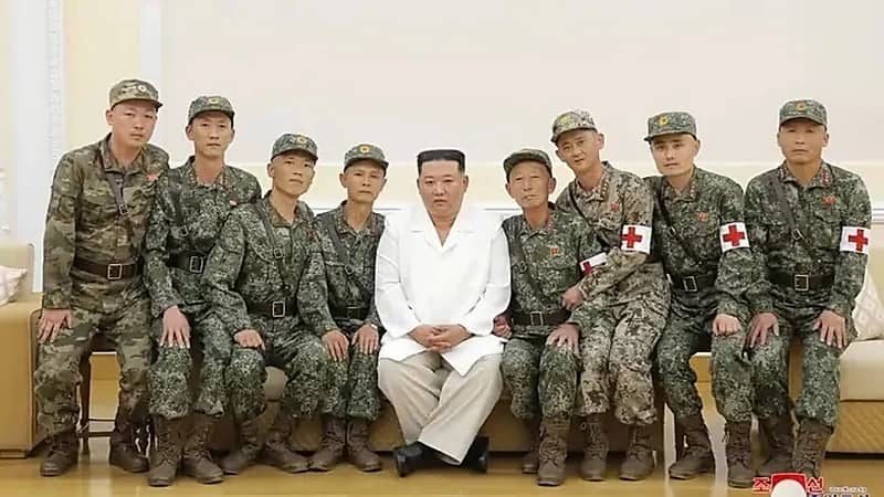 بالفيديو.. بكاء وتأثر خلال كلمة زعيم كوريا الشمالية للأطباء