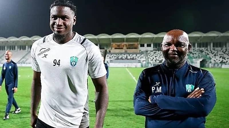 محترف الأهلي يغادر معسكر الفريق