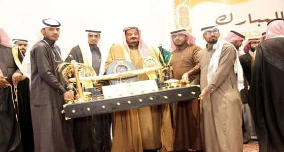 تكريم بطل الدفاع المدني " العنزي " احتفاءا ببطولته في إنقاذ عائلة