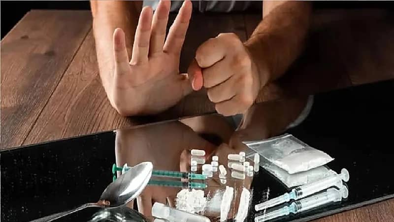 قصة متعافي من الإدمان تحول من شخص ضائع إلى إنسان بحياة جديدة.. فيديو