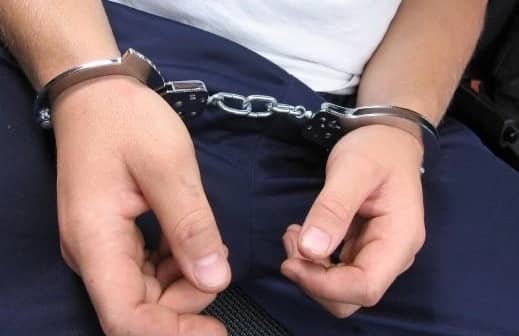 في الأردن.. وافد يبتز مواطنة وشقيقتها بصور مخلة بعد التهكير على هاتفها