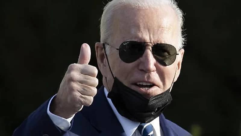 بايدن لمواطنيه: لا داعي للهلع من "أوميكرون"