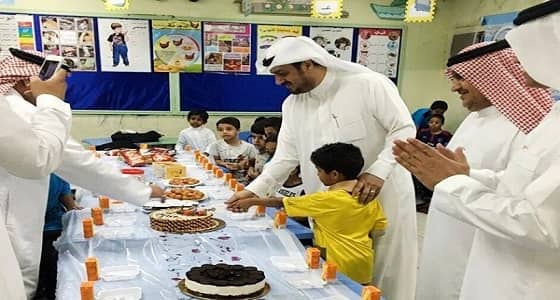 فيديو| مدرسة بجدة تفاجئ طالبًا مصابًا بحفل استقبال لدى عودته