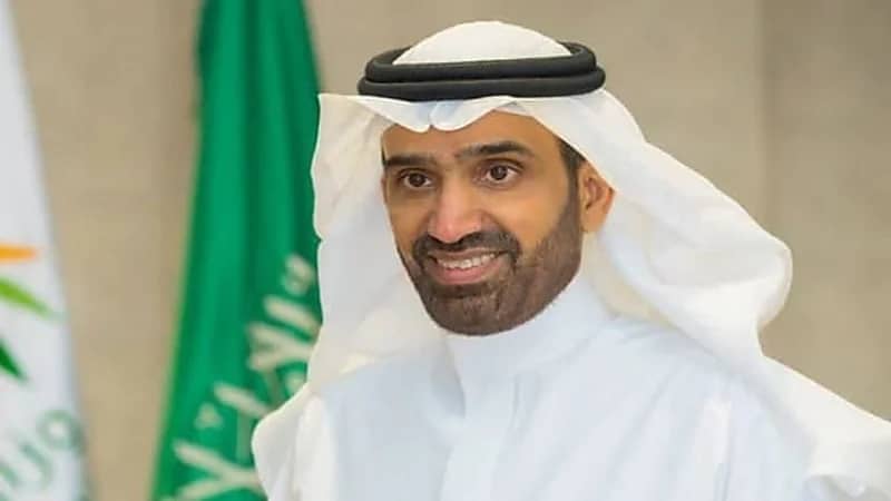 وزير الموارد البشرية يصدر 6 قرارات لتوطين عدد من المهن والأنشطة