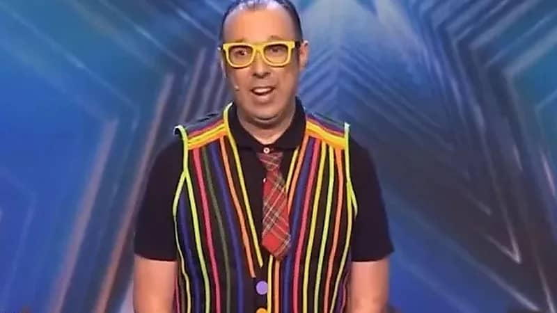 وفاة ساحر شهير خلال عرض أمام الجمهور