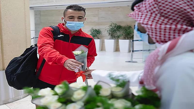 بعثة منتخب فلسطين تصل الرياض لمواجهة المنتخب السعودي (صور)