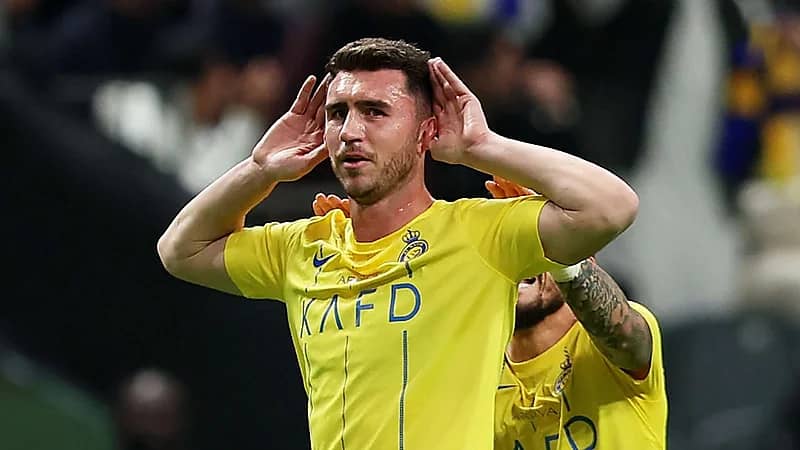 غلطة سراي يسعى للتعاقد مع مدافع النصر