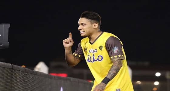 أحد يوقع مخالصة مالية مع البرازيلي إدواردو