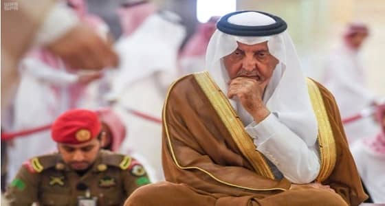 أمير مكة يعزي أسر مرافقي الأمير منصور بن مقرن