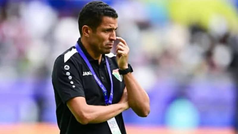 الجزيرة يقيل مدربه الحسين عموتة بعد هزيمته