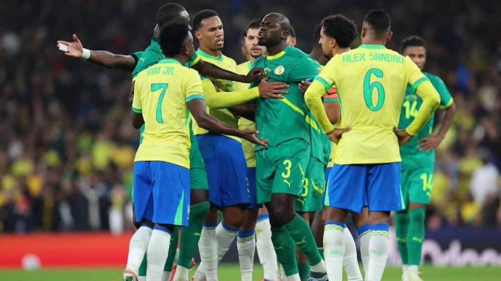 اشتباك بين كوليبالي وفينيسيوس خلال ودية السنغال والبرازيل .. فيديو