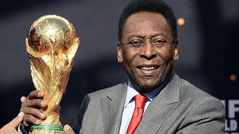 بيليه يغادر المستشفى بعد استئصال ورم في القولون