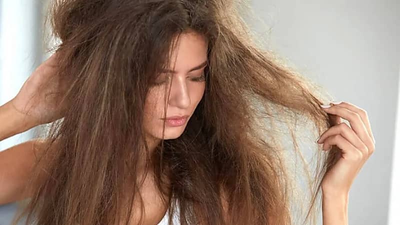 طريقة تحضير بخاخ طبيعي للشعر الجاف قبل العيد