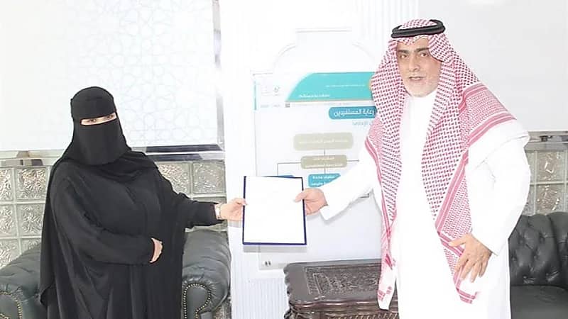 مساعدة إدارية تنقذ حياة طالب أثناء اليوم الدراسي في تبوك