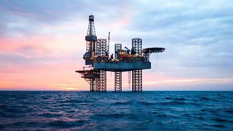 خبير نفطي: أسعار النفط ستظل بين 60 و70 دولاراً.. فيديو