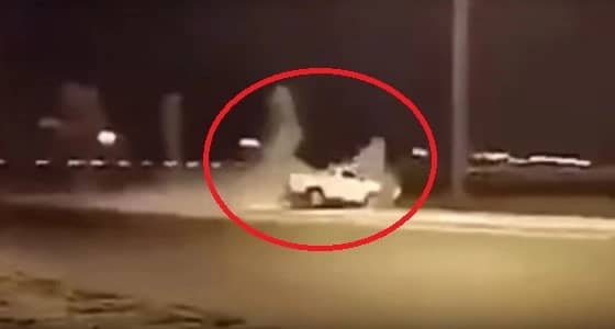 شاهد.. مفحط يعرض نفسه للهلاك في الأحساء