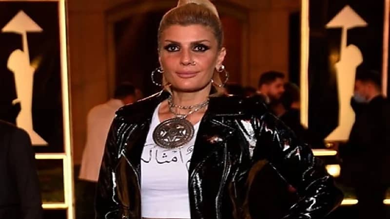 فيدرا ترد على انتقادات كتابة آية قرآنية على ملابسها