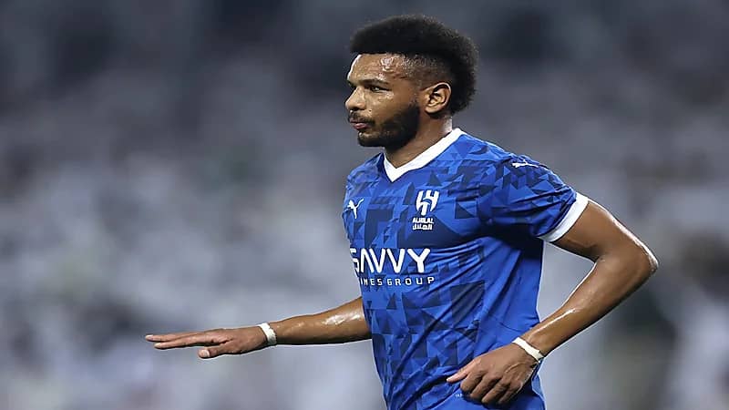 علي البليهي يتلقى عرضين رسميين من الاتفاق والفتح