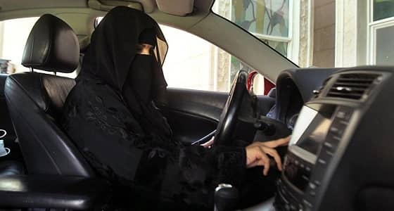 معلمة تخدع زوجها بحيلة غريبة ليعلمها قيادة السيارة