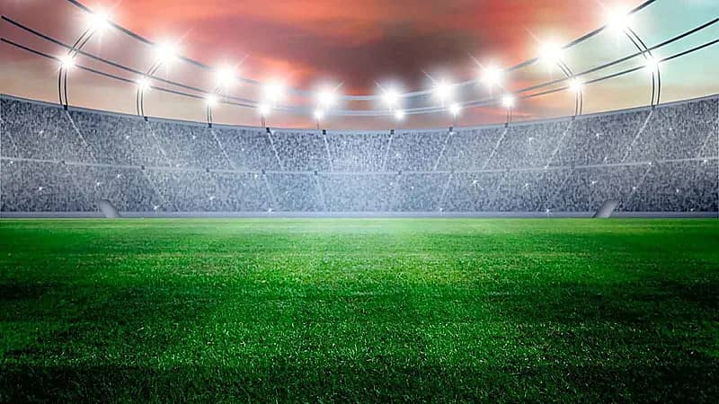 شاب يحاول الانتحار حرقاً داخل ملعب كرة قدم في العراق