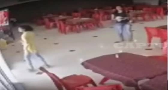 فيديو مروع لرجل ينتقم من فتاة شهدت ضده بطريقة مروعة