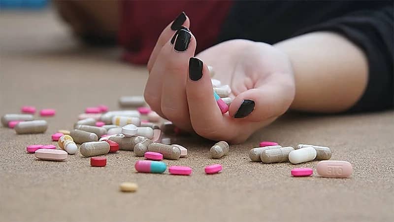 طالبة جامعية تنهي حياتها بالحبة السامة 