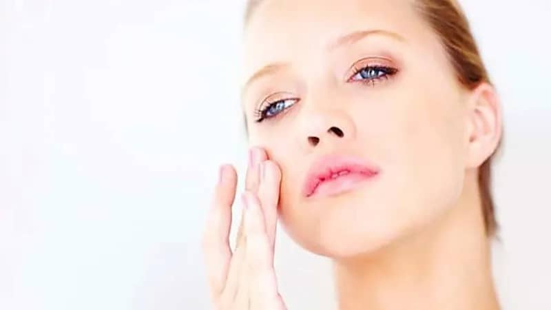 4 خرافات عن العناية بالبشرة
