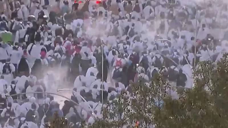 حشود غفيرة من ضيوف الرحمن تتجه إلى صعيد مزدلفة.. فيديو