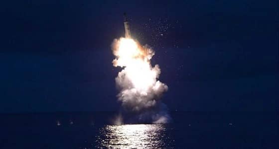 كوريا الشمالية تبني غواصة مزودة بصورايخ باليستية