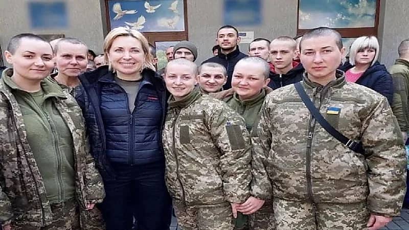 روسيا تحلق شعور مجندات أوكرانيات