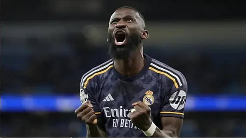 الزهراني يكشف حقيقة تعاقد النصر مع أنطونيو روديجر