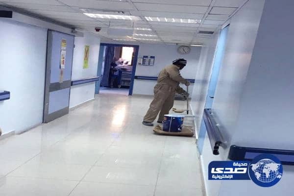 بالصور.. مستشفى القريات تسقبل «الربيعة» بدهانات جديدة للحوائط وغسيل الأرضيات