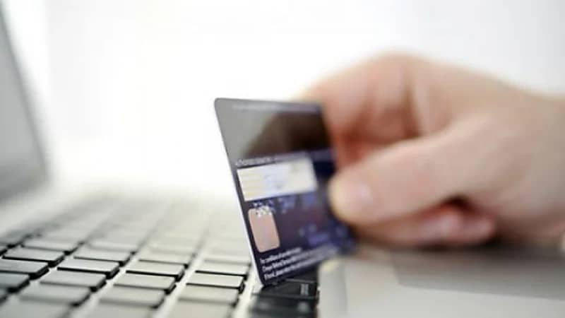 مواطن يتعرض لعملية احتيال من إنجلترا عبر بطاقته الائتمانية