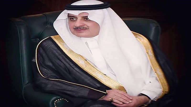 أمير تبوك يواسي أسرة القويز في وفاة والدته