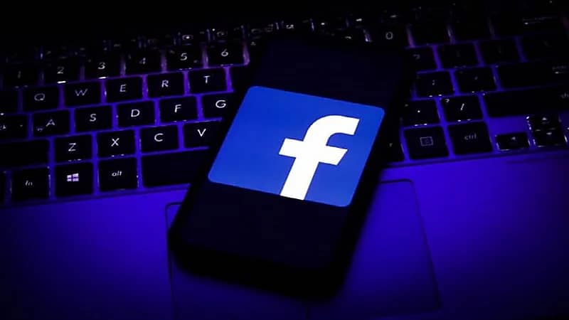 رئيس تويتر ينتقد فيسبوك